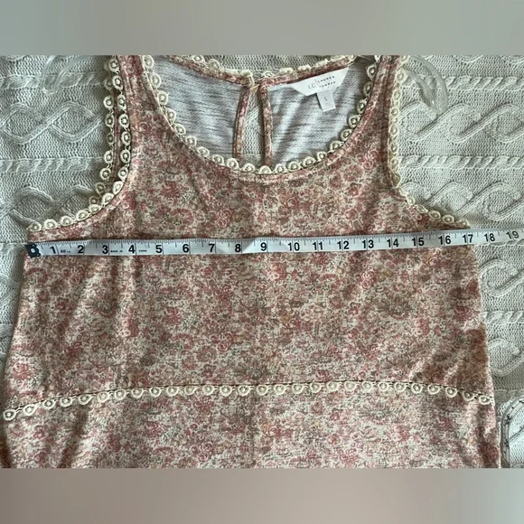 Lauren Conrad Floral Tank with Embroidery Detail Women’s Size Small - Picture 11 of 12